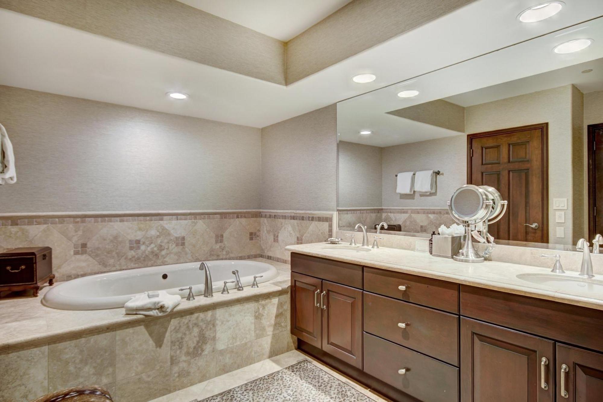 Luxury Ski-In 3 Bedroom Penthouse Inside Pines Lodge, Sleeps 10! Condo Beaver Creek Eksteriør bilde